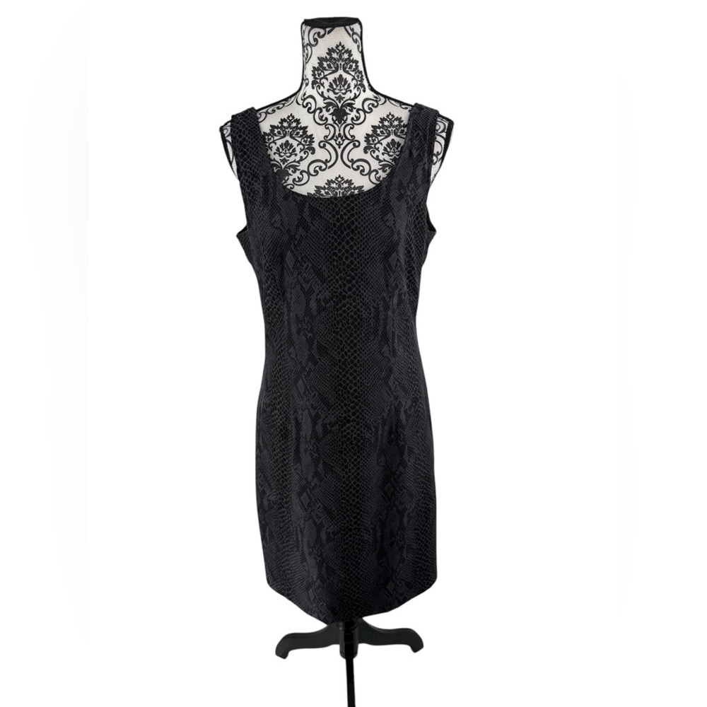 Joseph Ribkoff Black Snakeskin Textured Sheath Dress 10 | Vintage Bodycon Midi - Picture 13 of 15